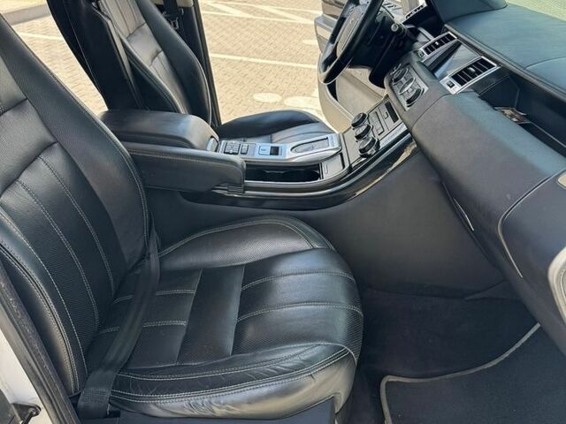 Білий Ленд Ровер Range Rover Sport, об'ємом двигуна 0 л та пробігом 257 тис. км за 15700 $, фото 14 на Automoto.ua