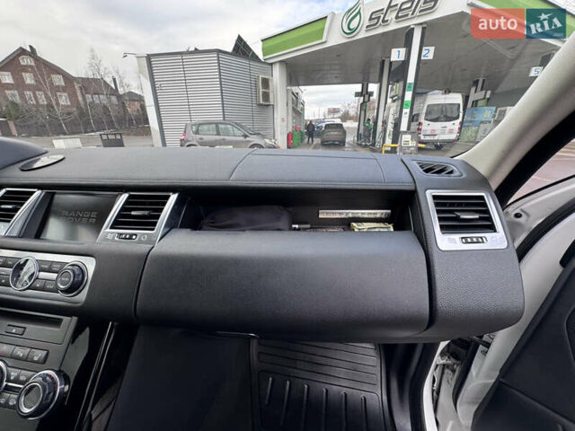 Білий Ленд Ровер Range Rover Sport, об'ємом двигуна 3 л та пробігом 268 тис. км за 16999 $, фото 41 на Automoto.ua
