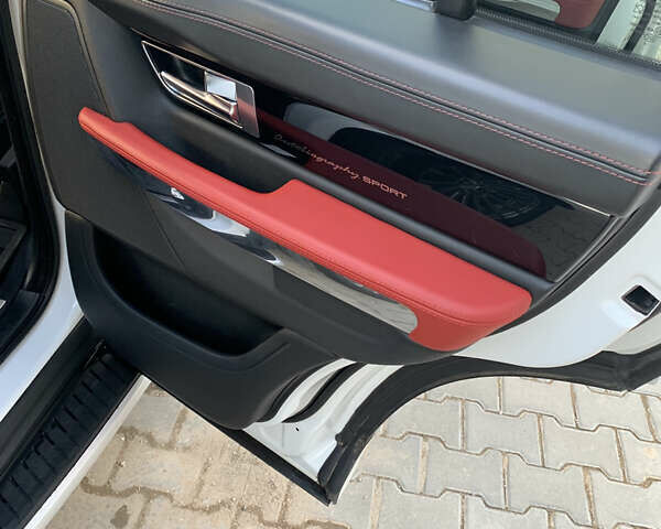 Білий Ленд Ровер Range Rover Sport, об'ємом двигуна 3 л та пробігом 135 тис. км за 30500 $, фото 29 на Automoto.ua