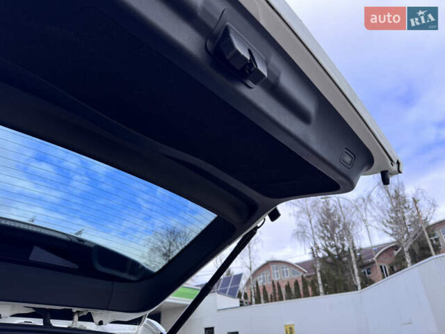 Білий Ленд Ровер Range Rover Sport, об'ємом двигуна 3 л та пробігом 268 тис. км за 16999 $, фото 19 на Automoto.ua