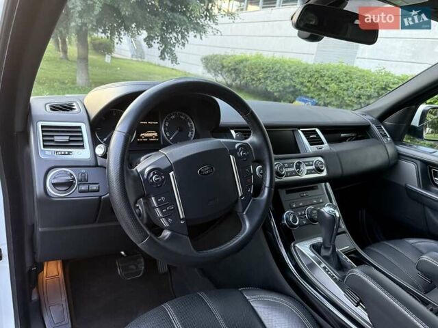 Білий Ленд Ровер Range Rover Sport, об'ємом двигуна 2.99 л та пробігом 110 тис. км за 21000 $, фото 19 на Automoto.ua