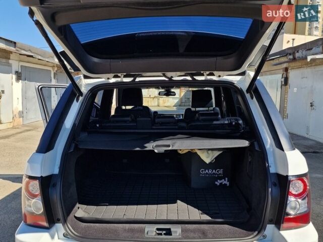 Білий Ленд Ровер Range Rover Sport, об'ємом двигуна 5 л та пробігом 115 тис. км за 23000 $, фото 15 на Automoto.ua