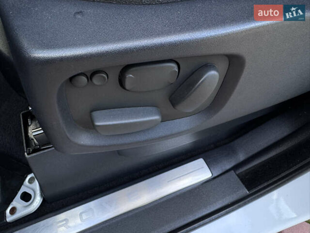 Білий Ленд Ровер Range Rover Sport, об'ємом двигуна 3 л та пробігом 268 тис. км за 17500 $, фото 25 на Automoto.ua