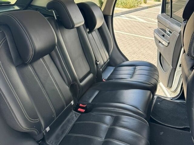 Білий Ленд Ровер Range Rover Sport, об'ємом двигуна 0 л та пробігом 257 тис. км за 15700 $, фото 13 на Automoto.ua