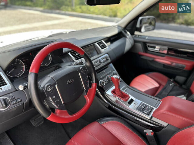 Білий Ленд Ровер Range Rover Sport, об'ємом двигуна 5 л та пробігом 215 тис. км за 17500 $, фото 11 на Automoto.ua