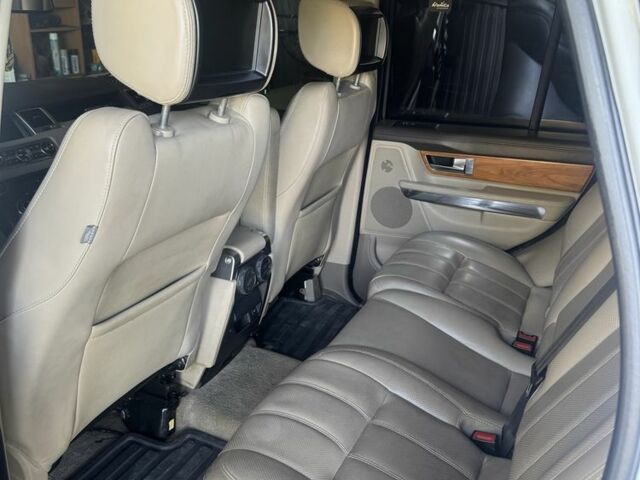 Білий Ленд Ровер Range Rover Sport, об'ємом двигуна 5 л та пробігом 239 тис. км за 16519 $, фото 4 на Automoto.ua