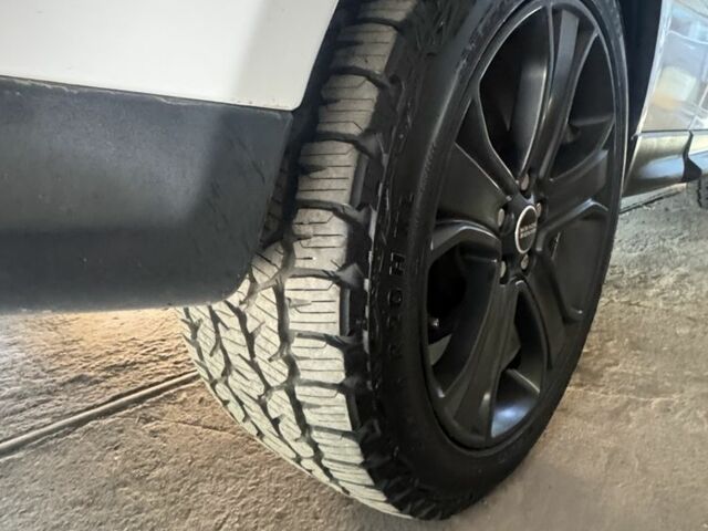 Білий Ленд Ровер Range Rover Sport, об'ємом двигуна 5 л та пробігом 239 тис. км за 16519 $, фото 12 на Automoto.ua