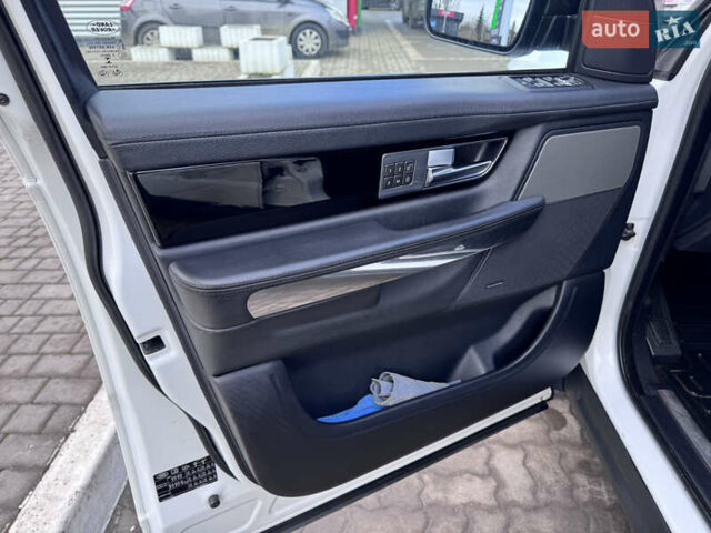 Білий Ленд Ровер Range Rover Sport, об'ємом двигуна 3 л та пробігом 268 тис. км за 16999 $, фото 29 на Automoto.ua