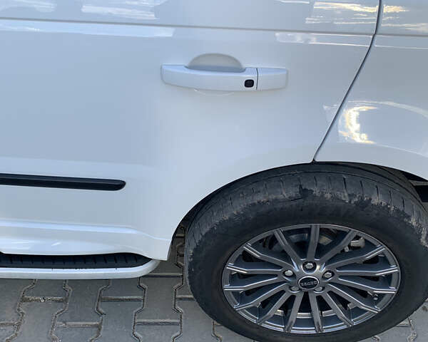Білий Ленд Ровер Range Rover Sport, об'ємом двигуна 3 л та пробігом 135 тис. км за 30500 $, фото 21 на Automoto.ua