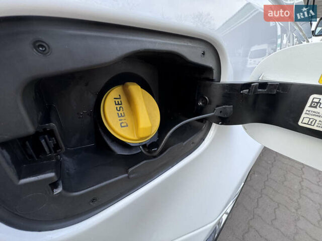 Білий Ленд Ровер Range Rover Sport, об'ємом двигуна 3 л та пробігом 268 тис. км за 16999 $, фото 47 на Automoto.ua