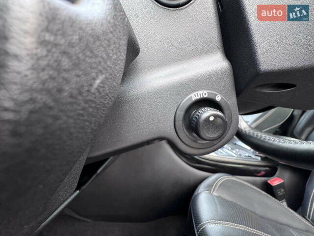 Білий Ленд Ровер Range Rover Sport, об'ємом двигуна 3 л та пробігом 268 тис. км за 16999 $, фото 38 на Automoto.ua