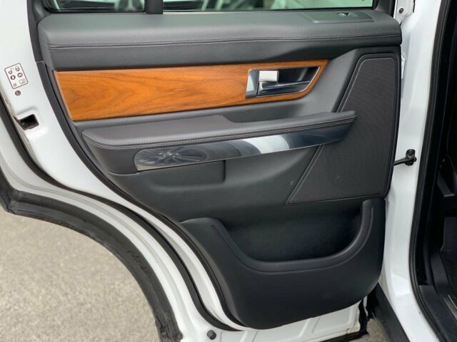 Білий Ленд Ровер Range Rover Sport, об'ємом двигуна 3 л та пробігом 97 тис. км за 29999 $, фото 22 на Automoto.ua