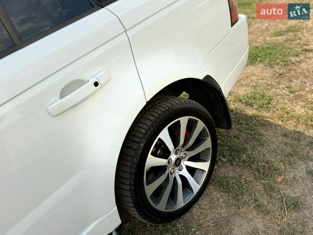 Білий Ленд Ровер Range Rover Sport, об'ємом двигуна 5 л та пробігом 227 тис. км за 12350 $, фото 35 на Automoto.ua