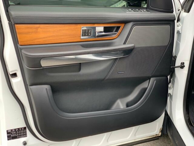 Білий Ленд Ровер Range Rover Sport, об'ємом двигуна 3 л та пробігом 97 тис. км за 29999 $, фото 14 на Automoto.ua