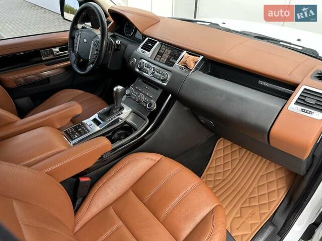 Білий Ленд Ровер Range Rover Sport, об'ємом двигуна 5 л та пробігом 331 тис. км за 12500 $, фото 28 на Automoto.ua