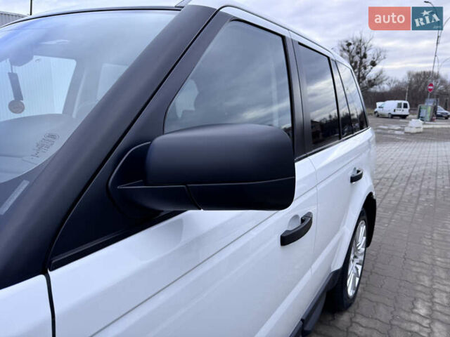 Білий Ленд Ровер Range Rover Sport, об'ємом двигуна 3 л та пробігом 268 тис. км за 16999 $, фото 17 на Automoto.ua