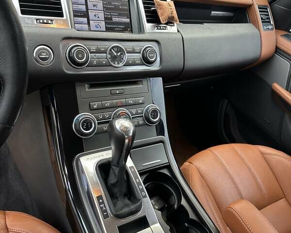 Білий Ленд Ровер Range Rover Sport, об'ємом двигуна 5 л та пробігом 331 тис. км за 12500 $, фото 17 на Automoto.ua