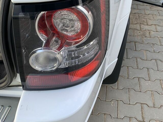 Білий Ленд Ровер Range Rover Sport, об'ємом двигуна 3 л та пробігом 135 тис. км за 23700 $, фото 9 на Automoto.ua