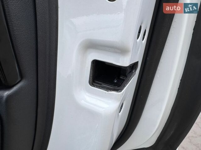 Белый Ленд Ровер Рендж Ровер Спорт, объемом двигателя 2.99 л и пробегом 268 тыс. км за 16999 $, фото 27 на Automoto.ua