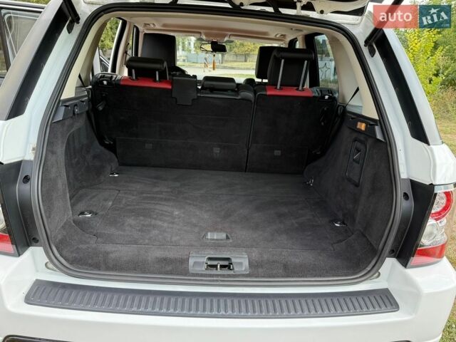 Білий Ленд Ровер Range Rover Sport, об'ємом двигуна 5 л та пробігом 227 тис. км за 12350 $, фото 52 на Automoto.ua