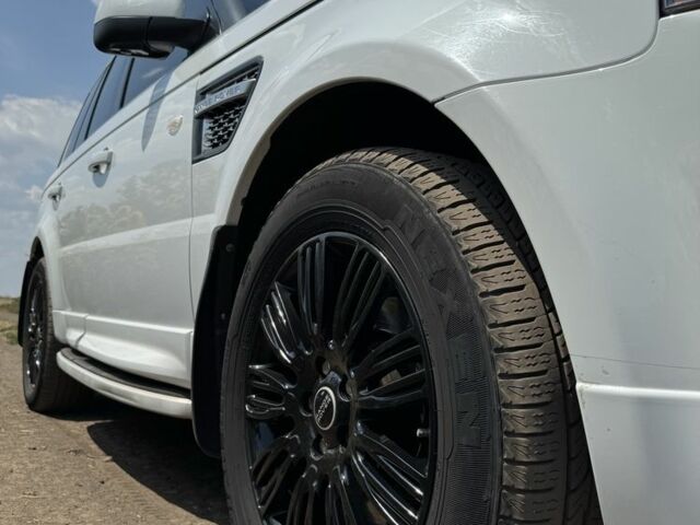 Білий Ленд Ровер Range Rover Sport, об'ємом двигуна 3 л та пробігом 154 тис. км за 22000 $, фото 12 на Automoto.ua