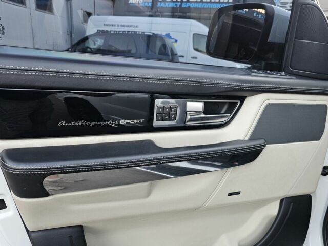 Білий Ленд Ровер Range Rover Sport, об'ємом двигуна 5 л та пробігом 160 тис. км за 17800 $, фото 6 на Automoto.ua
