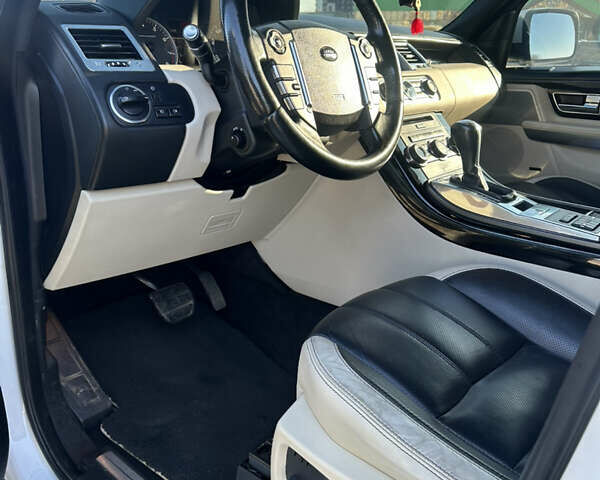 Білий Ленд Ровер Range Rover Sport, об'ємом двигуна 5 л та пробігом 132 тис. км за 18500 $, фото 63 на Automoto.ua