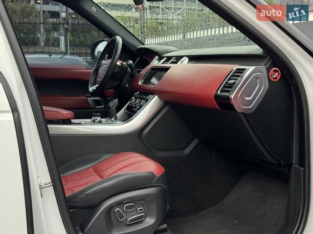 Білий Ленд Ровер Range Rover Sport, об'ємом двигуна 5 л та пробігом 75 тис. км за 36000 $, фото 17 на Automoto.ua