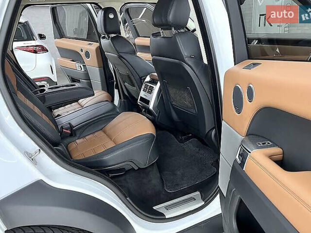 Білий Ленд Ровер Range Rover Sport, об'ємом двигуна 5 л та пробігом 119 тис. км за 39500 $, фото 38 на Automoto.ua