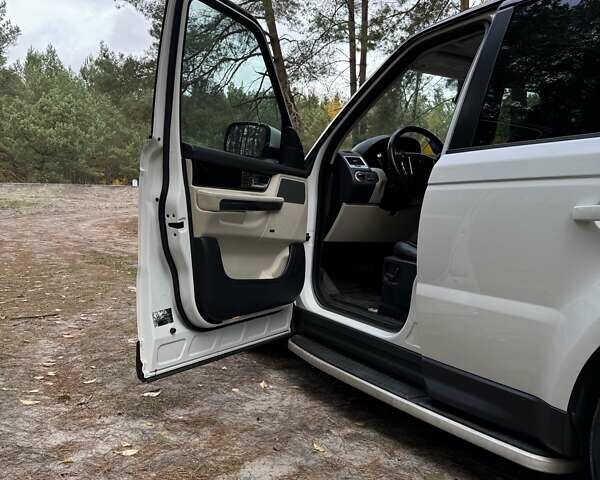 Білий Ленд Ровер Range Rover Sport, об'ємом двигуна 3 л та пробігом 237 тис. км за 16000 $, фото 44 на Automoto.ua