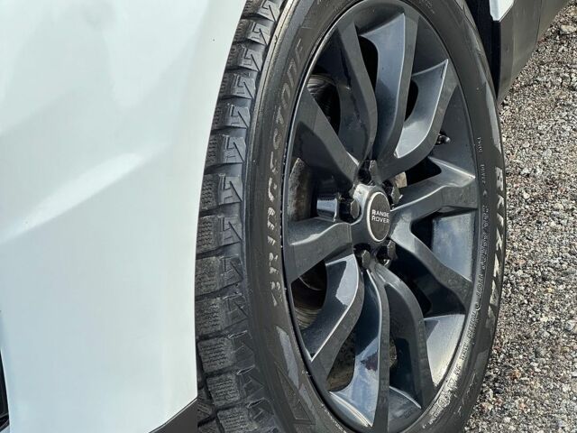 Білий Ленд Ровер Range Rover Sport, об'ємом двигуна 3 л та пробігом 193 тис. км за 17999 $, фото 6 на Automoto.ua