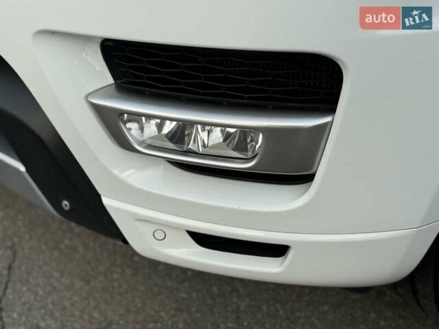 Ленд Ровер Рендж Ровер Спорт 2013 в Киеве на Automoto.ua Белый Ленд Ровер Рендж Ровер Спорт, объемом двигателя 3 л и пробегом 108 тыс. км за 27800 $, фото 12 на Automoto.ua