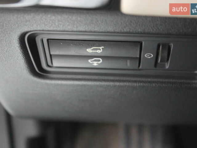 Білий Ленд Ровер Range Rover Sport, об'ємом двигуна 2.99 л та пробігом 300 тис. км за 19999 $, фото 29 на Automoto.ua