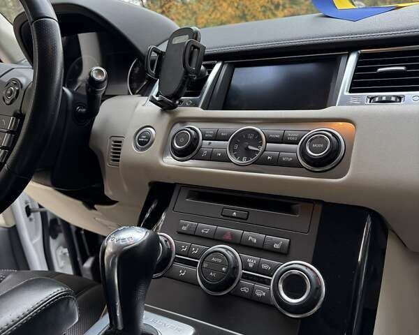 Білий Ленд Ровер Range Rover Sport, об'ємом двигуна 3 л та пробігом 237 тис. км за 16000 $, фото 37 на Automoto.ua