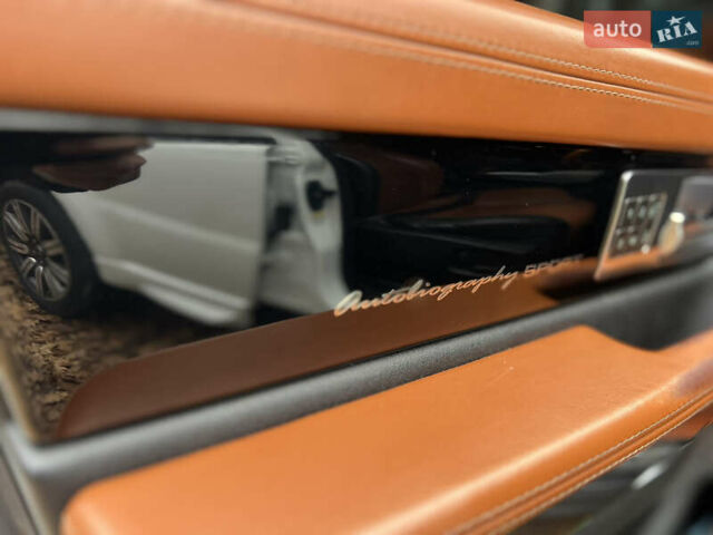 Білий Ленд Ровер Range Rover Sport, об'ємом двигуна 3 л та пробігом 183 тис. км за 17500 $, фото 10 на Automoto.ua
