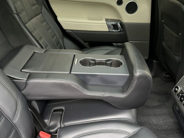 Білий Ленд Ровер Range Rover Sport, об'ємом двигуна 5 л та пробігом 123 тис. км за 25100 $, фото 21 на Automoto.ua