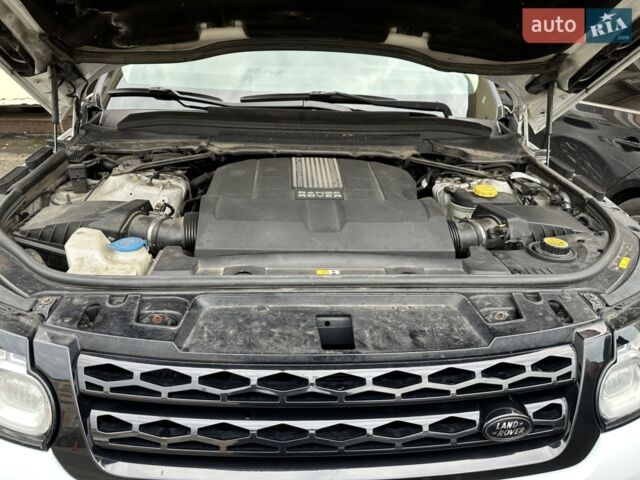 Білий Ленд Ровер Range Rover Sport, об'ємом двигуна 5 л та пробігом 123 тис. км за 25100 $, фото 49 на Automoto.ua