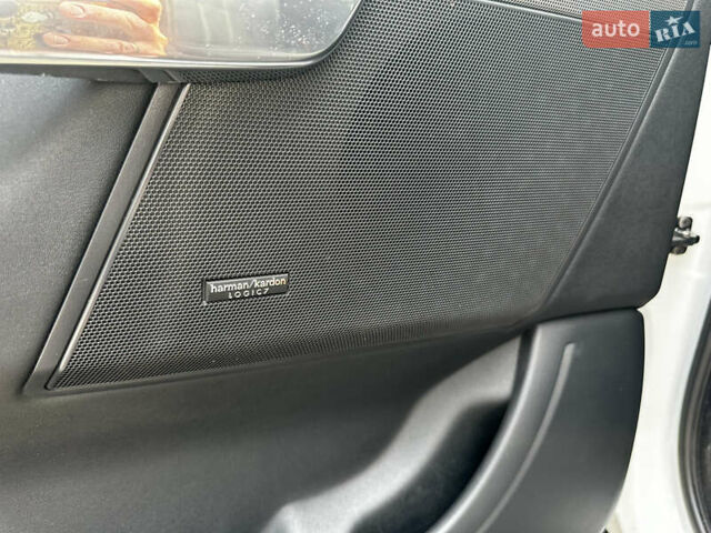Білий Ленд Ровер Range Rover Sport, об'ємом двигуна 3 л та пробігом 209 тис. км за 20000 $, фото 12 на Automoto.ua