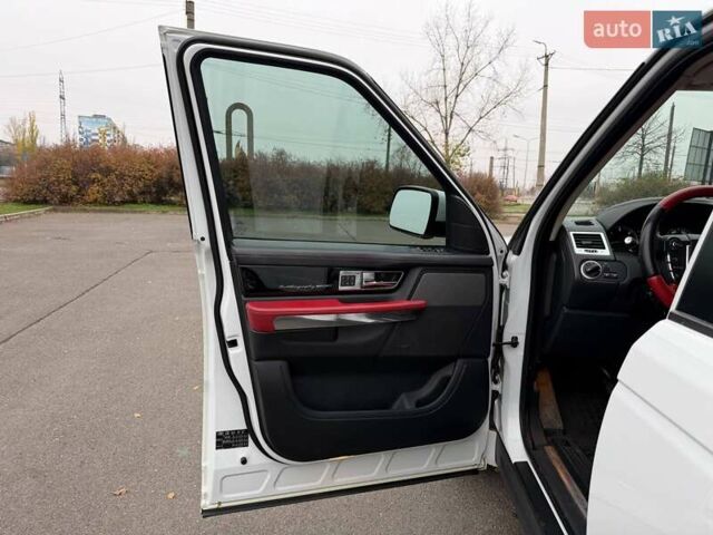 Белый Ленд Ровер Рендж Ровер Спорт, объемом двигателя 3 л и пробегом 156 тыс. км за 21000 $, фото 37 на Automoto.ua