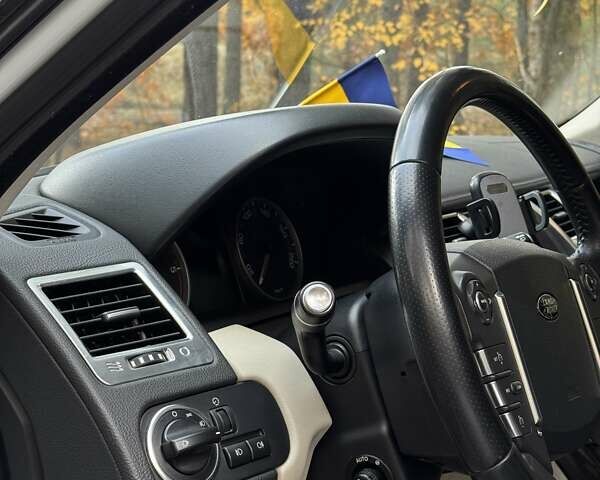 Білий Ленд Ровер Range Rover Sport, об'ємом двигуна 3 л та пробігом 237 тис. км за 16000 $, фото 41 на Automoto.ua