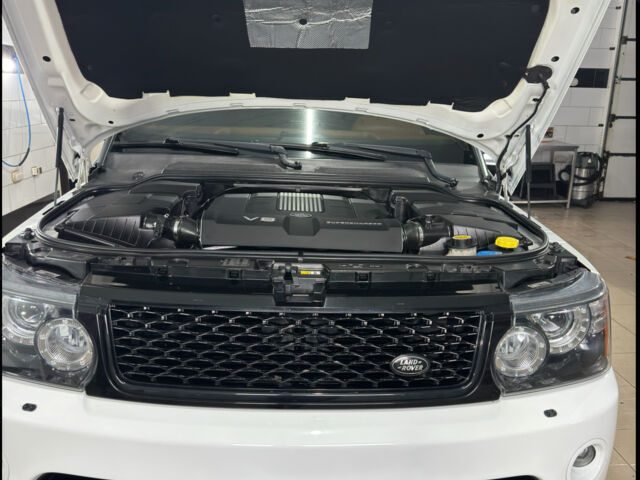Білий Ленд Ровер Range Rover Sport, об'ємом двигуна 5 л та пробігом 183 тис. км за 18500 $, фото 4 на Automoto.ua