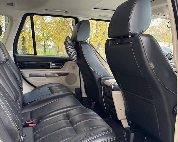 Білий Ленд Ровер Range Rover Sport, об'ємом двигуна 3 л та пробігом 237 тис. км за 16000 $, фото 46 на Automoto.ua