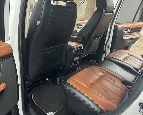 Белый Ленд Ровер Рендж Ровер Спорт, объемом двигателя 2.99 л и пробегом 217 тыс. км за 22500 $, фото 9 на Automoto.ua