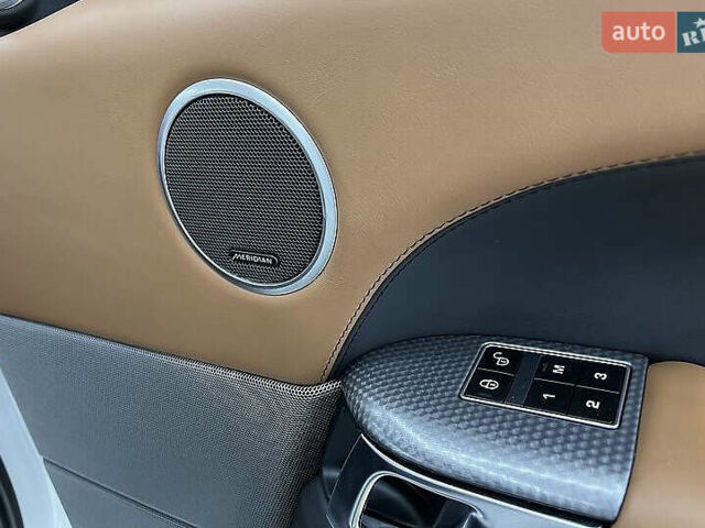 Білий Ленд Ровер Range Rover Sport, об'ємом двигуна 5 л та пробігом 119 тис. км за 39500 $, фото 29 на Automoto.ua