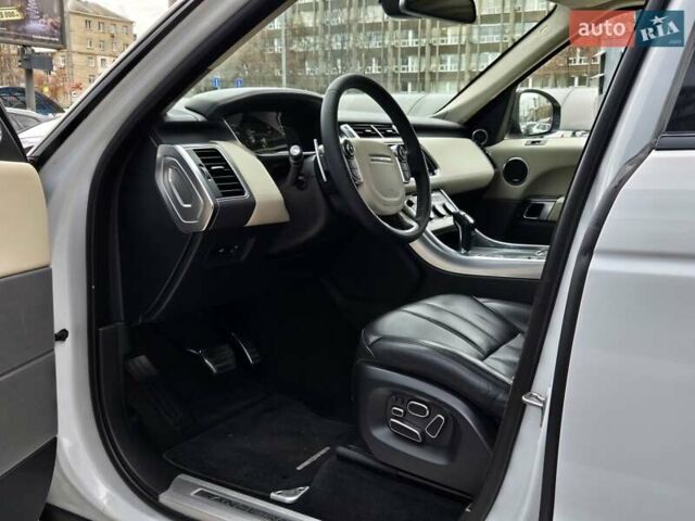 Белый Ленд Ровер Рендж Ровер Спорт, объемом двигателя 5 л и пробегом 122 тыс. км за 34500 $, фото 7 на Automoto.ua