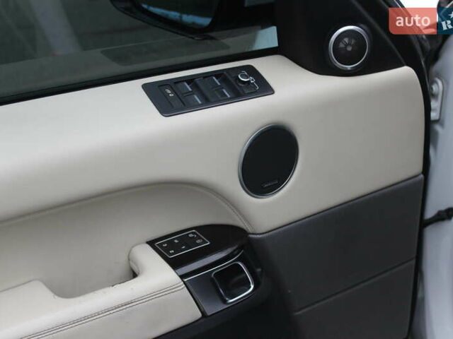 Білий Ленд Ровер Range Rover Sport, об'ємом двигуна 2.99 л та пробігом 300 тис. км за 19999 $, фото 16 на Automoto.ua