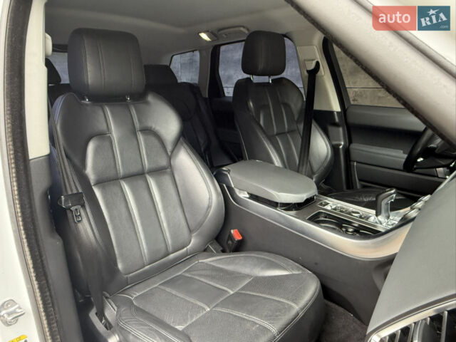 Білий Ленд Ровер Range Rover Sport, об'ємом двигуна 2.99 л та пробігом 197 тис. км за 24000 $, фото 10 на Automoto.ua