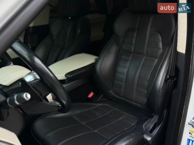 Білий Ленд Ровер Range Rover Sport, об'ємом двигуна 2.99 л та пробігом 132 тис. км за 28000 $, фото 38 на Automoto.ua