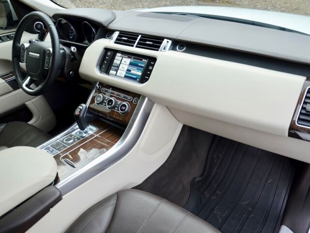 Білий Ленд Ровер Range Rover Sport, об'ємом двигуна 3 л та пробігом 80 тис. км за 53333 $, фото 51 на Automoto.ua