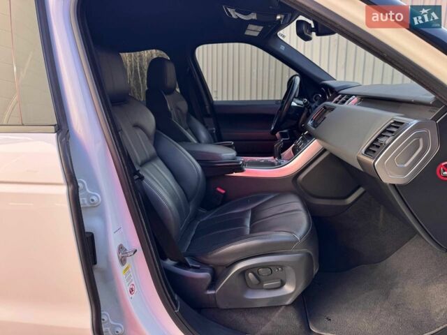 Білий Ленд Ровер Range Rover Sport, об'ємом двигуна 3 л та пробігом 164 тис. км за 19800 $, фото 40 на Automoto.ua
